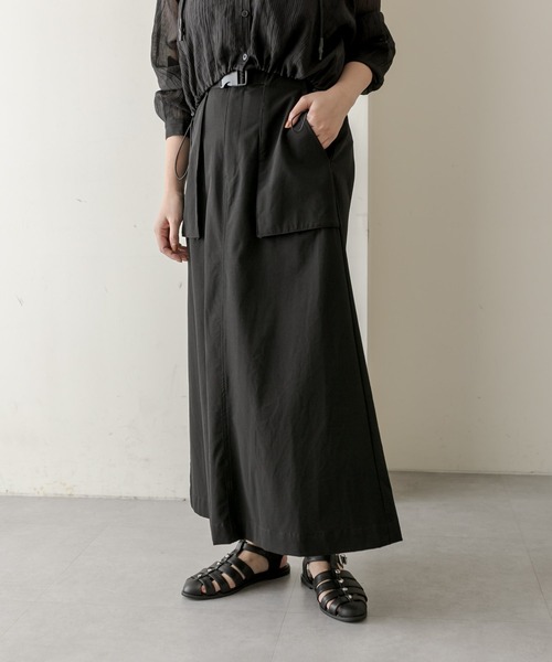 ear PAPILLONNER（イアパピヨネ）の「《バックスリット入り》ビッグポケットスカート【SUM1 STYLE】（スカート・レディース・ブラック/ライトグレー/カーキ・FREE）」の5枚目の写真