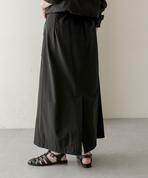 ear PAPILLONNER（イアパピヨネ）の「《バックスリット入り》ビッグポケットスカート【SUM1 STYLE】（スカート・レディース・ブラック/ライトグレー/カーキ・FREE）」の6枚目の写真