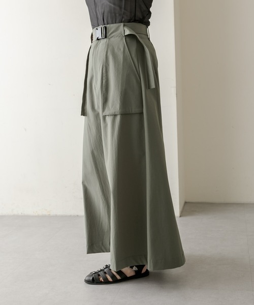 ear PAPILLONNER（イアパピヨネ）の「《バックスリット入り》ビッグポケットスカート【SUM1 STYLE】（スカート・レディース・ブラック/ライトグレー/カーキ・FREE）」の13枚目の写真