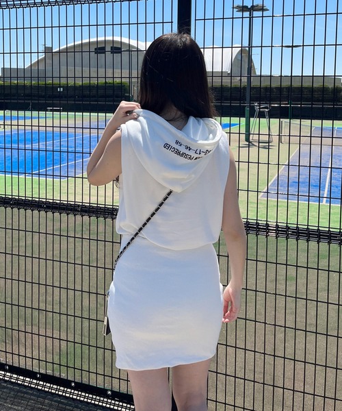 non-hedge（ノンヘッジ）の「フードロゴノースリーブミニワンピース（ワンピース・レディース・ブラック/チャコールグレー/ブルー/オフホワイト・FREE）」の2枚目の写真