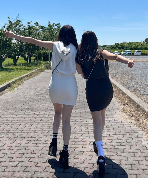 non-hedge（ノンヘッジ）の「フードロゴノースリーブミニワンピース（ワンピース・レディース・ブラック/チャコールグレー/ブルー/オフホワイト・FREE）」の9枚目の写真