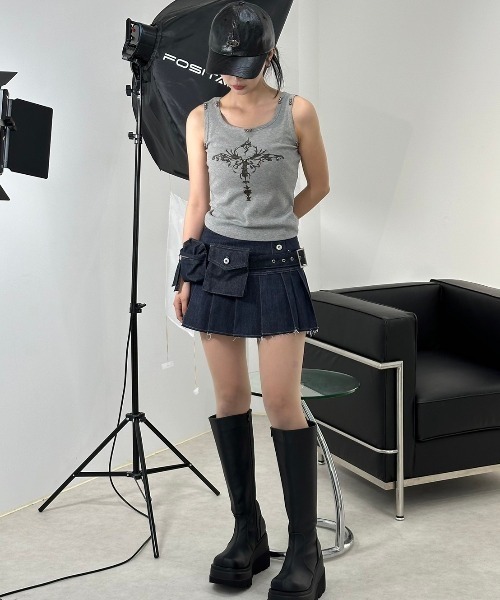 XU（エックスユー）の「【XU】studs cross print sleeveless（タンクトップ・レディース・チャコール/ホワイト/グレー/ブラック・ONE SIZE）」の18枚目の写真