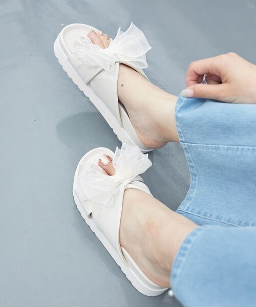 MAJESTIC LEGON（マジェスティックレゴン）の「ビッグリボンサンダル（サンダル・レディース・アイボリー/ブラック・SMALL/MEDIUM/LARGE/X-LARGE）」の5枚目の写真