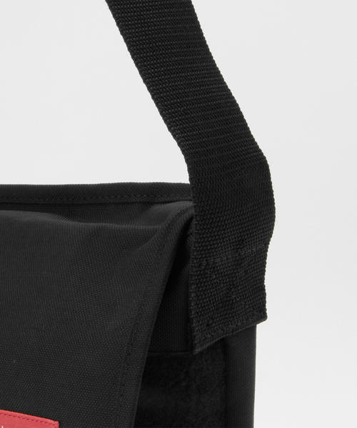 Manhattan Portage（マンハッタンポーテージ）の「Manhattan Portage / 1605JR（メッセンジャーバッグ・メンズ・ブラック/ネイビー・ONE SIZE）」の9枚目の写真