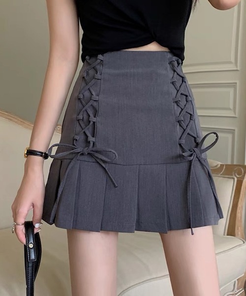 ROGER AND RAW(ロジャーアンドロウ)の「編み上げリボンプリーツミニスカート(スカート・レディース・グレー/ブラック・SMALL/MEDIUM)」の2枚目の写真
