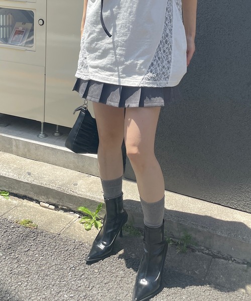 ROGER AND RAW(ロジャーアンドロウ)の「編み上げリボンプリーツミニスカート(スカート・レディース・グレー/ブラック・SMALL/MEDIUM)」の15枚目の写真