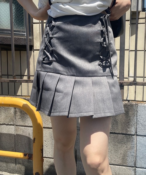 ROGER AND RAW(ロジャーアンドロウ)の「編み上げリボンプリーツミニスカート(スカート・レディース・グレー/ブラック・SMALL/MEDIUM)」の11枚目の写真
