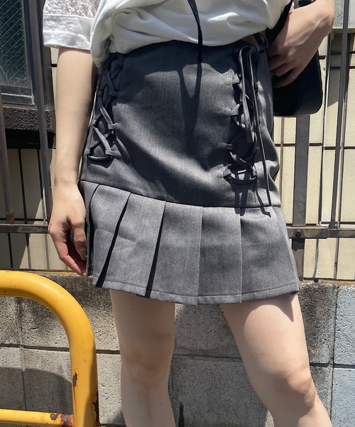 ROGER AND RAW(ロジャーアンドロウ)の「編み上げリボンプリーツミニスカート(スカート・レディース・グレー/ブラック・SMALL/MEDIUM)」の12枚目の写真