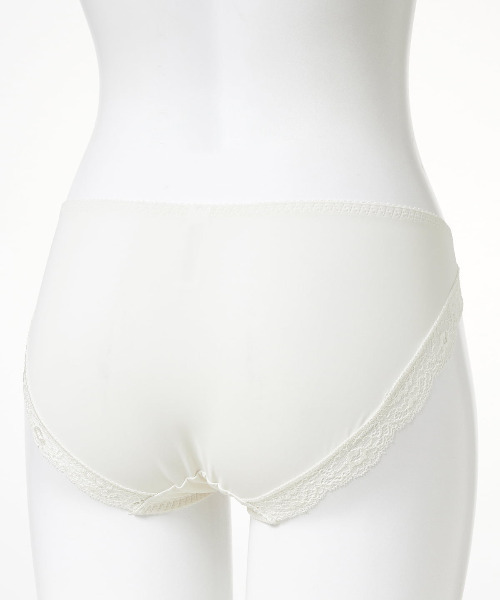 tutuanna（チュチュアンナ）の「[永遠のブラ]クラシカルエミリーブラ&ショーツセット(大きな胸を小さく見せるタイプ)(Fカップ)（ブラ&ショーツ・レディース・ピンク/ブラック/クリーム/セージグリーン/ホワイト・F70/F75/F80）」の9枚目の写真