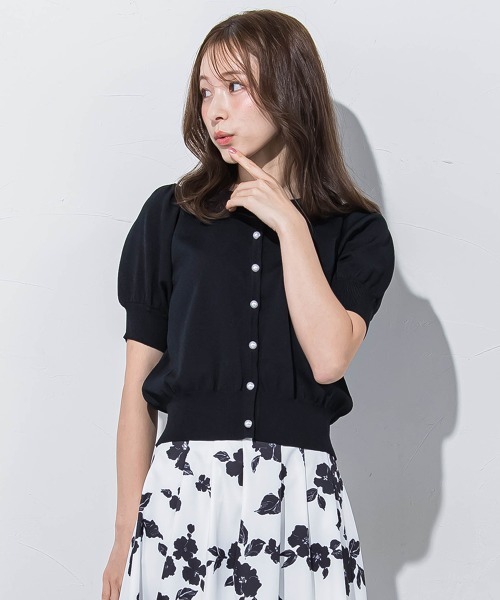 QUEENS COURT(クイーンズコート)の「パールボタンパフ袖カーデ≪接触冷感/手洗い可能≫(カーディガン/ボレロ・レディース・ブルー/ホワイト/ブラック/ネイビー/ピンク/ブルー系その他/ピンク系その他・M)」の3枚目の写真
