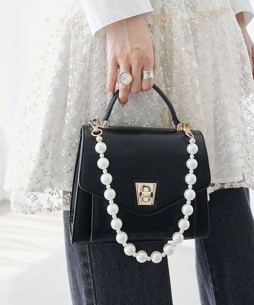 MAJESTIC LEGON(マジェスティックレゴン)の「パールチェーンクラシカルバッグ(ショルダーバッグ・レディース・ブラック系その他/ブラック系その他2/ブラック・FREE)」の2枚目の写真