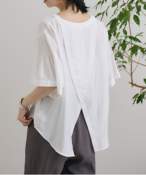 ROSIEE（ロージー）の「ROSIEE バック釦袖フレアブラウス（シャツ/ブラウス・レディース・ベージュ/ホワイト・FREE）」の2枚目の写真