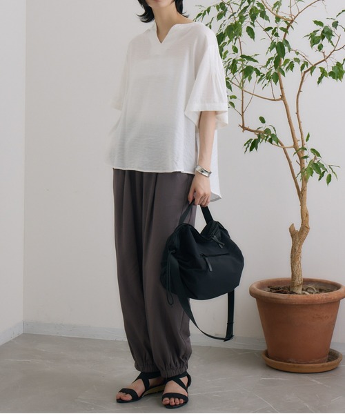 ROSIEE（ロージー）の「ROSIEE バック釦袖フレアブラウス（シャツ/ブラウス・レディース・ベージュ/ホワイト・FREE）」の9枚目の写真