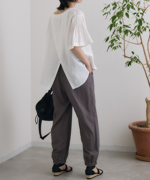 ROSIEE（ロージー）の「ROSIEE バック釦袖フレアブラウス（シャツ/ブラウス・レディース・ベージュ/ホワイト・FREE）」の12枚目の写真