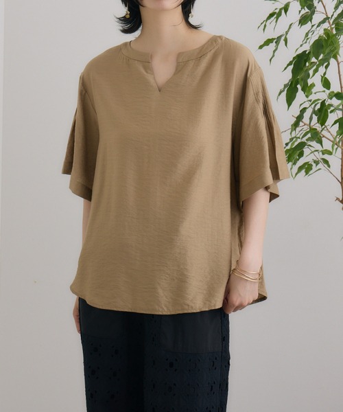 ROSIEE（ロージー）の「ROSIEE バック釦袖フレアブラウス（シャツ/ブラウス・レディース・ベージュ/ホワイト・FREE）」の3枚目の写真