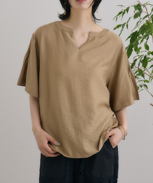 ROSIEE（ロージー）の「ROSIEE バック釦袖フレアブラウス（シャツ/ブラウス・レディース・ベージュ/ホワイト・FREE）」の5枚目の写真