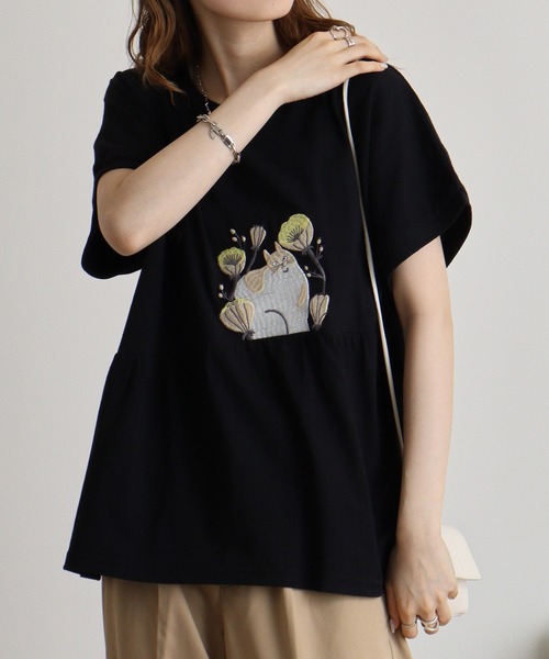 Emago(イマゴ)の「EMAGO ねこ刺繍切替えギャザーTシャツ(Tシャツ/カットソー・レディース・ホワイト/ブラック/イエロー・FREE)」の5枚目の写真