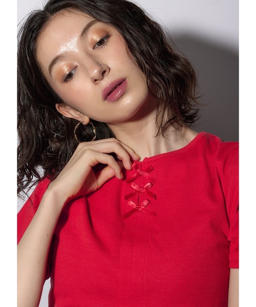 Adoon plain(アドーンプレーン)の「ネックリボンTシャツ(Tシャツ/カットソー・レディース・ブラック/ホワイト/レッド/サックスブルー・FREE)」の4枚目の写真