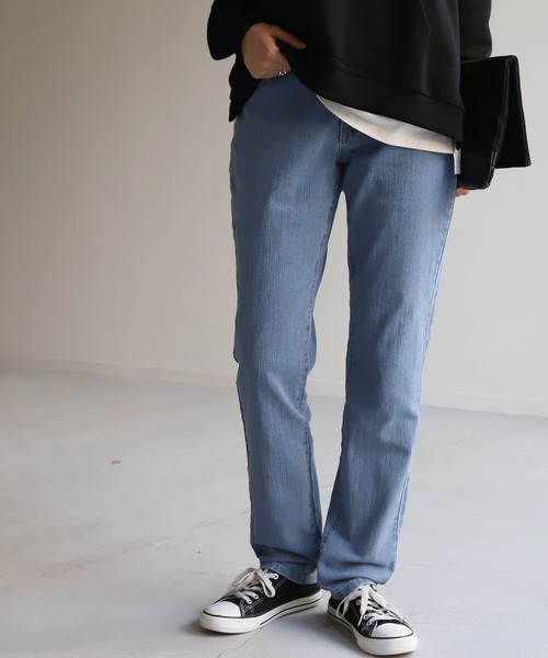 HUG.U（ハグユー）の「ゆるフィットスキニーデニム（デニムパンツ・レディース・インディゴブルー/ダークインディゴブルー/ライトインディゴブルー/ワンウォッシュ・S(レギュラー丈)/S(トール丈)/M(レギュラー丈)/M(トール丈)/L(レギュラー丈)/L(トール丈)/LL(レギュラー丈)/LL(トール丈)）」の11枚目の写真