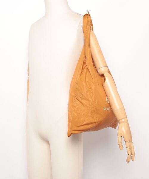 NANGA（ナンガ）の「NANGA POCKETABLE ECO BAG(LIVE THE LIFE)/ナンガ ポケッタブル エコバッグ（エコバッグ/サブバッグ・メンズ・ブラック/ブラウン系その他/マスタード/ゴールド/グレー/オレンジ/ターコイズブルー・FREE）」の17枚目の写真