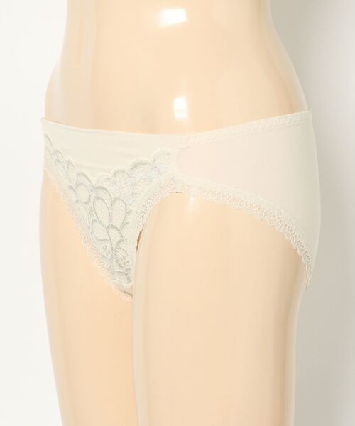 Triumph(トリンプ)の「癒しのブラ621 レギュラーショーツTR621 Hikini(ショーツ・レディース・ベージュ/ピンク/ブルー・L/M)」の9枚目の写真