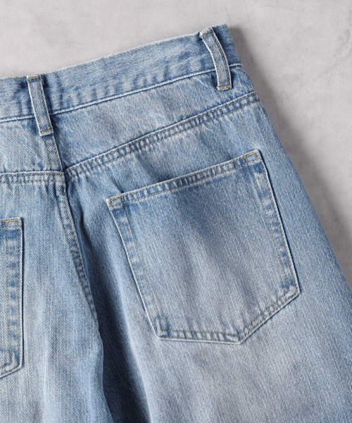 Right-on（ライトオン）の「タックバギーデニムパンツ（デニムパンツ・レディース・ライトインディゴブルー・S/M/L/XL）」の9枚目の写真