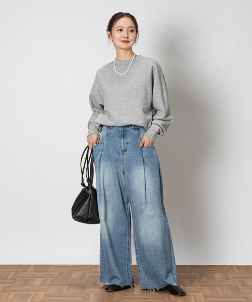 Right-on（ライトオン）の「タックバギーデニムパンツ（デニムパンツ・レディース・ライトインディゴブルー・S/M/L/XL）」の2枚目の写真