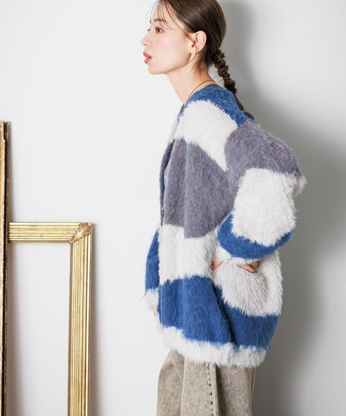 LAKOLE(ラコレ)の「インターシャ配色カーディガン / 150985(カーディガン/ボレロ・レディース・ブルー/イエロー/ピンク・FREE)」の11枚目の写真