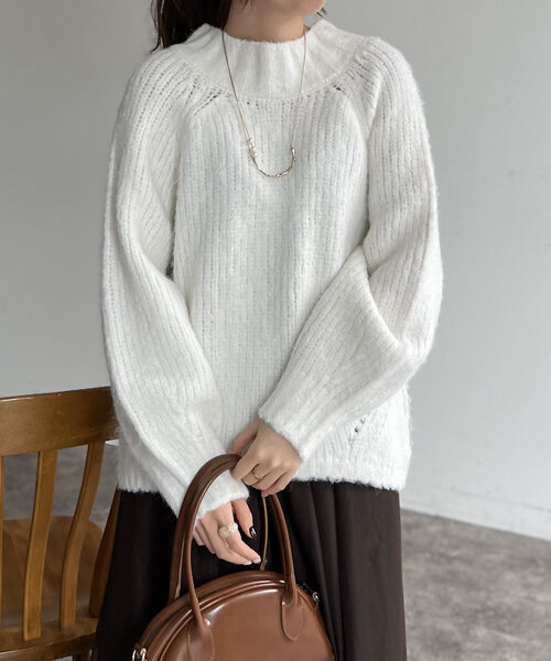 Chez toi（シェトワ）の「もちふわラグラン切替袖ボリュームプルオーバー（ニット/セーター・レディース・チャコールグレー/オフホワイト/ブルー/レッド・FREE）」の5枚目の写真