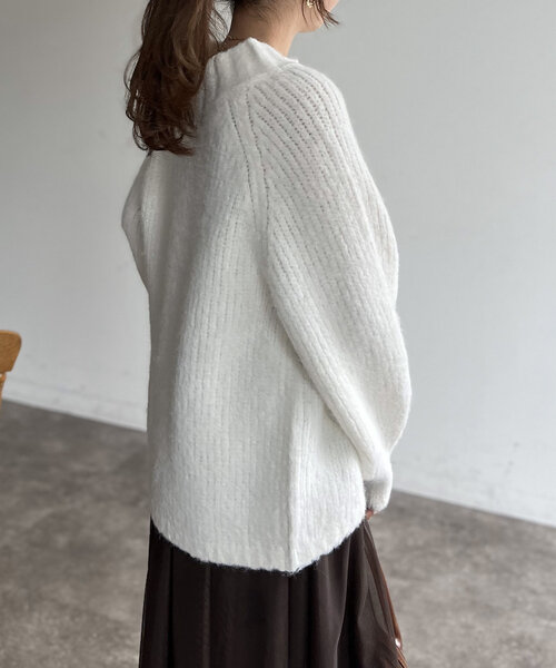 Chez toi（シェトワ）の「もちふわラグラン切替袖ボリュームプルオーバー（ニット/セーター・レディース・チャコールグレー/オフホワイト/ブルー/レッド・FREE）」の9枚目の写真