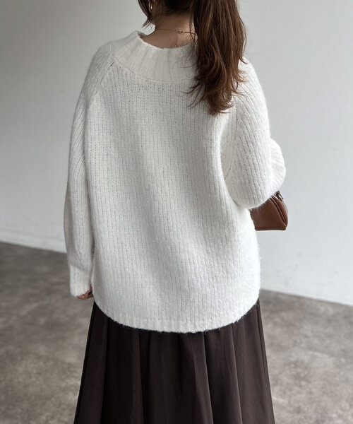 Chez toi（シェトワ）の「もちふわラグラン切替袖ボリュームプルオーバー（ニット/セーター・レディース・チャコールグレー/オフホワイト/ブルー/レッド・FREE）」の11枚目の写真