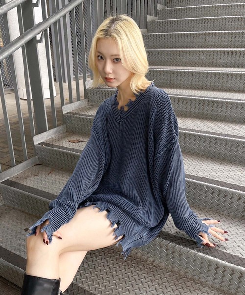 ENVYM（アンビー）の「ピグメントダメージニット（ニット/セーター・レディース・ネイビー/ブラック・FREE）」の8枚目の写真