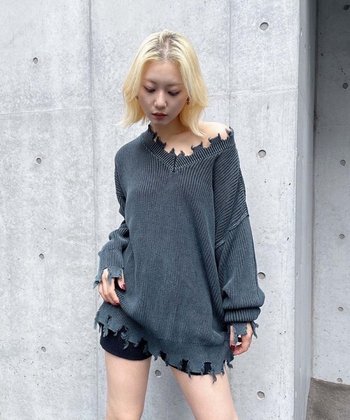 ENVYM（アンビー）の「ピグメントダメージニット（ニット/セーター・レディース・ネイビー/ブラック・FREE）」の15枚目の写真