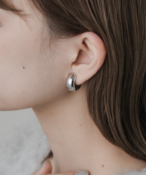 SMELLY（スメリー）の「メタルワイドフープクリップイヤリング（イヤリング・レディース・シルバー/ゴールド・-）」の2枚目の写真