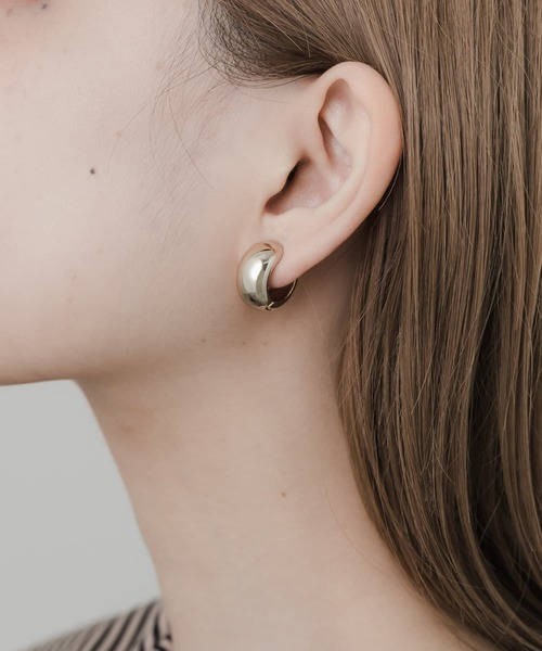 SMELLY（スメリー）の「メタルワイドフープクリップイヤリング（イヤリング・レディース・シルバー/ゴールド・-）」の13枚目の写真