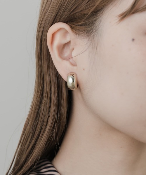 SMELLY（スメリー）の「メタルワイドフープクリップイヤリング（イヤリング・レディース・シルバー/ゴールド・-）」の14枚目の写真