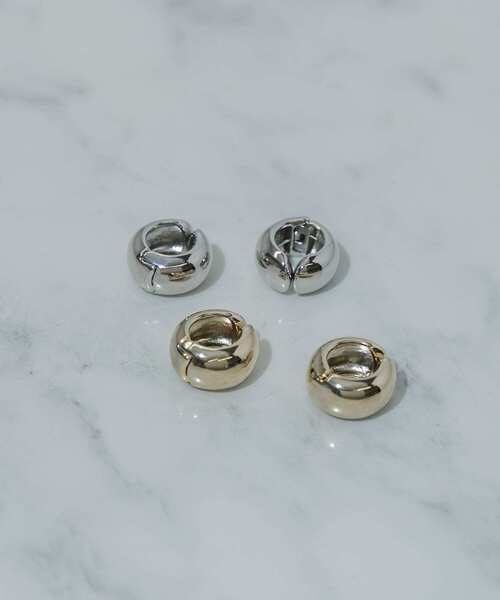 SMELLY（スメリー）の「メタルワイドフープクリップイヤリング（イヤリング・レディース・シルバー/ゴールド・-）」の5枚目の写真