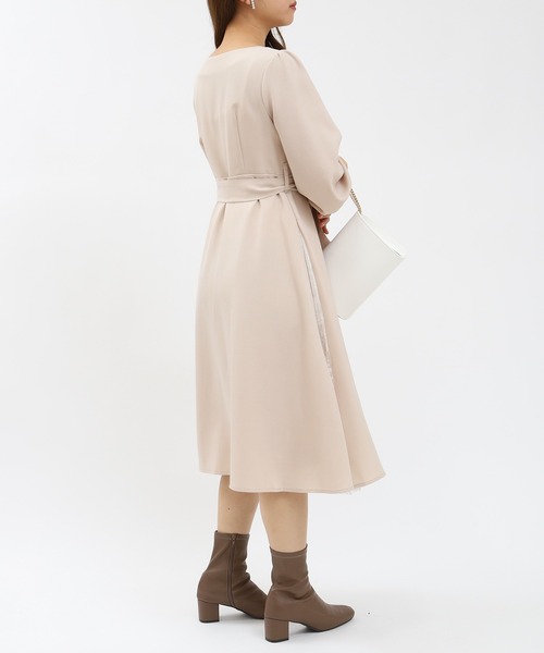 ASTORIA ODIER(アストリアオディール)の「スクエアサイドレースワンピース(ワンピース・レディース・ベージュ/ネイビー/ラベンダー/ブラウン・SMALL/MEDIUM/LARGE)」の16枚目の写真