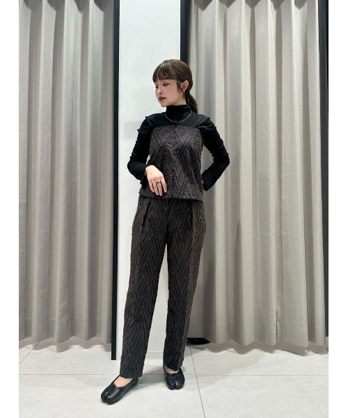 CIS.（シス）の「CIS． ベアセットアップ ベアトップ＆タックパンツ ハンドウォッシュ ジオメトリックジャカード（ベスト・レディース・ネイビー・36(7号)/34(5号)/40(11号)/38(9号)）」の4枚目の写真