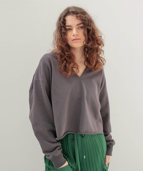 DRESSLAVE（ドレスレイブ）の「Sugar Rose / cut off vneck sweat pull(カットオフVネックスウェットプルオーバー)（スウェット・レディース・レッド/グレー・38）」の2枚目の写真