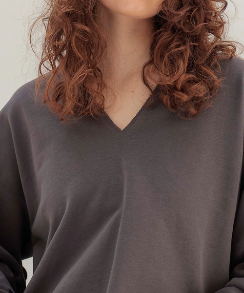 DRESSLAVE（ドレスレイブ）の「Sugar Rose / cut off vneck sweat pull(カットオフVネックスウェットプルオーバー)（スウェット・レディース・レッド/グレー・38）」の5枚目の写真