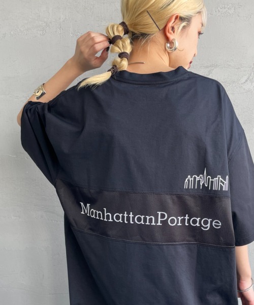 【WEB先行予約】[MANHATTAN PORTAGE/マンハッタンポーテージ] 別注 メッシュ切替 バックプリントTシャツ（Tシャツ/カットソー）｜Manhattan Portage（マンハッタンポーテージ）