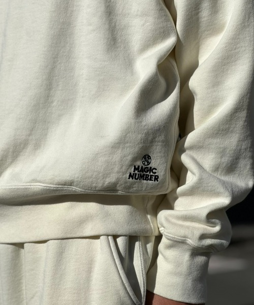 MAGIC NUMBER(マジック ナンバー)の「【MAGIC NUMBER】 LIGHT PIGMENT CREW SWEAT ライトピグメントクルースウェット(スウェット・メンズ・ブラック/オフホワイト/ブルー・MEDIUM/LARGE/X-LARGE)」の4枚目の写真