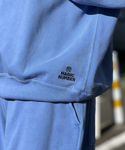 MAGIC NUMBER(マジック ナンバー)の「【MAGIC NUMBER】 LIGHT PIGMENT CREW SWEAT ライトピグメントクルースウェット(スウェット・メンズ・ブラック/オフホワイト/ブルー・MEDIUM/LARGE/X-LARGE)」の5枚目の写真