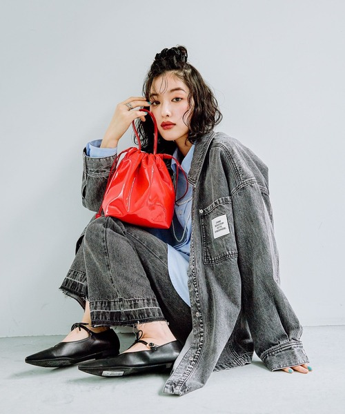 LEPSIM(レプシィム)の「フェイクレザーエナメル2WAYミニバッグ 287576(ショルダーバッグ・レディース・レッド/ブラック/アイボリー・ONE SIZE)」の3枚目の写真