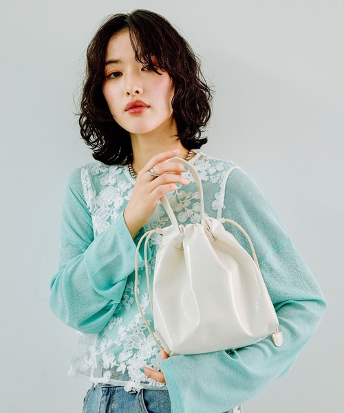 LEPSIM(レプシィム)の「フェイクレザーエナメル2WAYミニバッグ 287576(ショルダーバッグ・レディース・レッド/ブラック/アイボリー・ONE SIZE)」の12枚目の写真