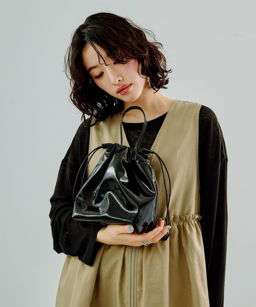 LEPSIM(レプシィム)の「フェイクレザーエナメル2WAYミニバッグ 287576(ショルダーバッグ・レディース・レッド/ブラック/アイボリー・ONE SIZE)」の18枚目の写真