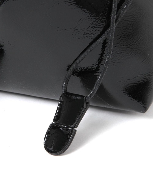 LEPSIM(レプシィム)の「フェイクレザーエナメル2WAYミニバッグ 287576(ショルダーバッグ・レディース・レッド/ブラック/アイボリー・ONE SIZE)」の4枚目の写真