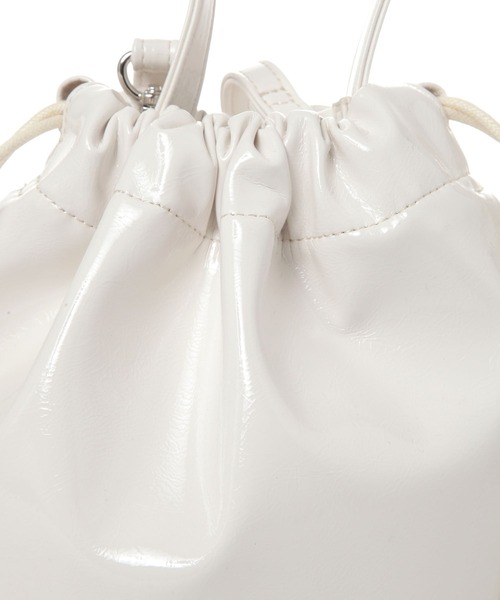 LEPSIM(レプシィム)の「フェイクレザーエナメル2WAYミニバッグ 287576(ショルダーバッグ・レディース・レッド/ブラック/アイボリー・ONE SIZE)」の8枚目の写真