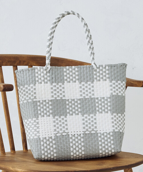 MONO　COMME CA（モノコムサ）の「ギンガムチェック かごバッグ（かごバッグ・レディース・ブラック/グレー・FREE）」の7枚目の写真